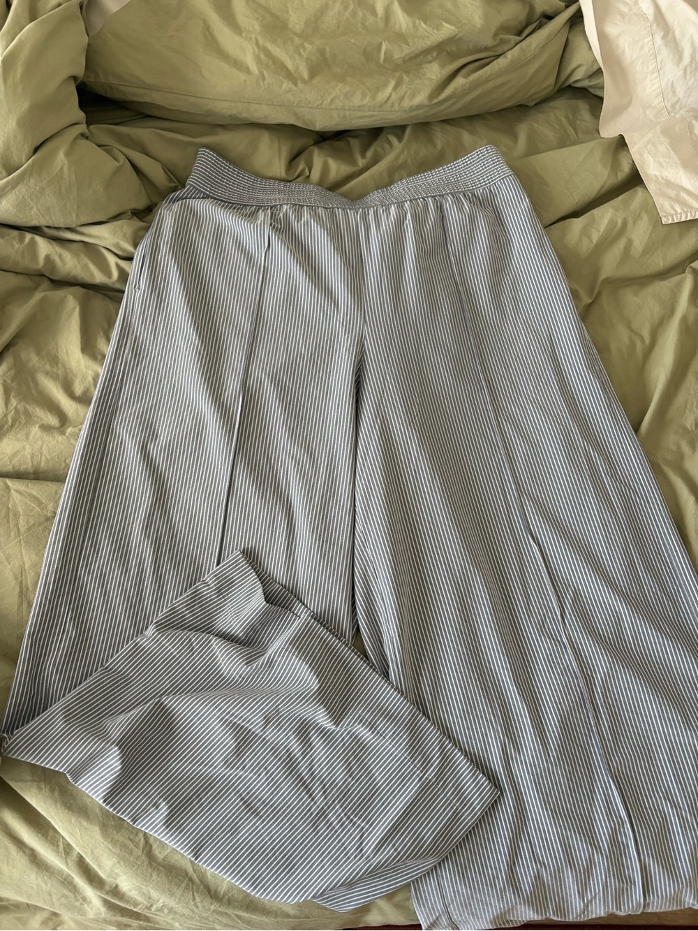 Wide-Leg Pants | Breezily high waist Lululemon gray and white | large NWOT